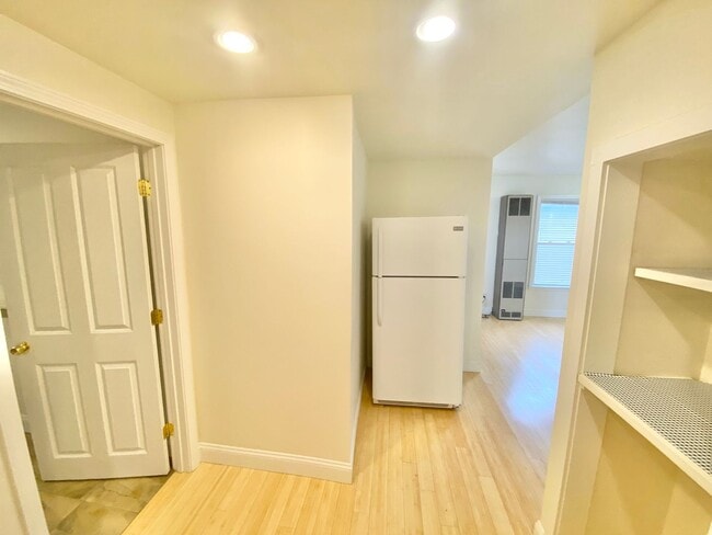 Building Photo - 81-83 Monroe Street