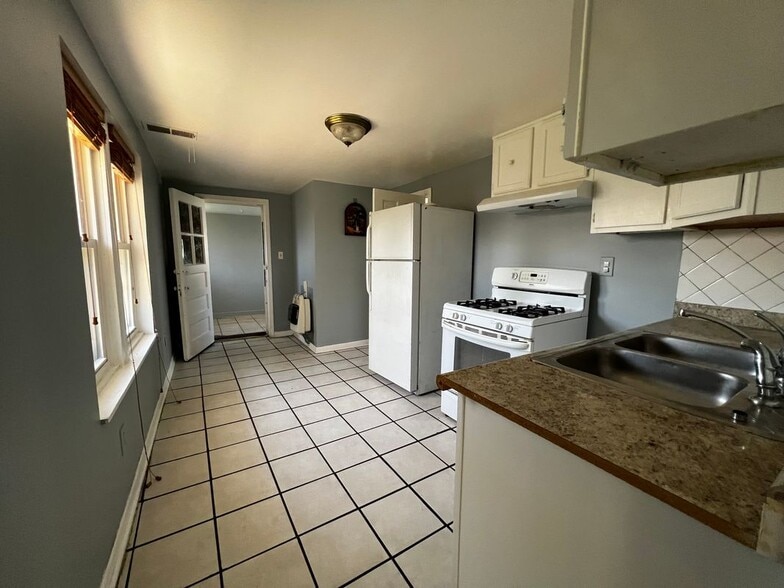Building Photo - 1440 S 49th Ave