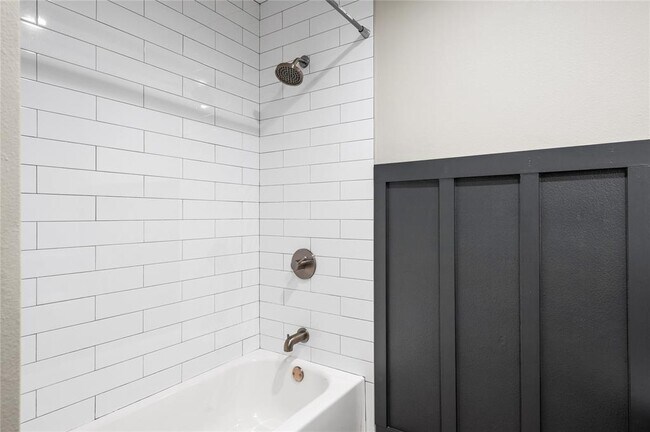 Building Photo - 1104 Durham Dr