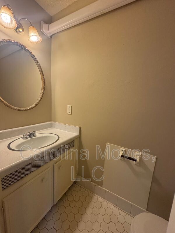 Building Photo - 172 Pine Creek Court Ext