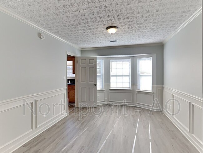 Building Photo - 421 Trinity Tr