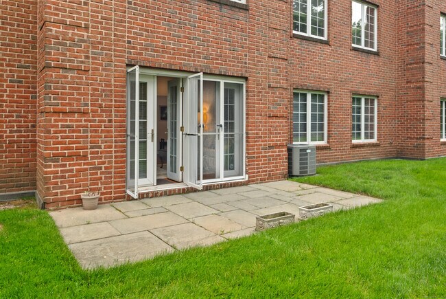 Building Photo - 33 West Putnam Avenue