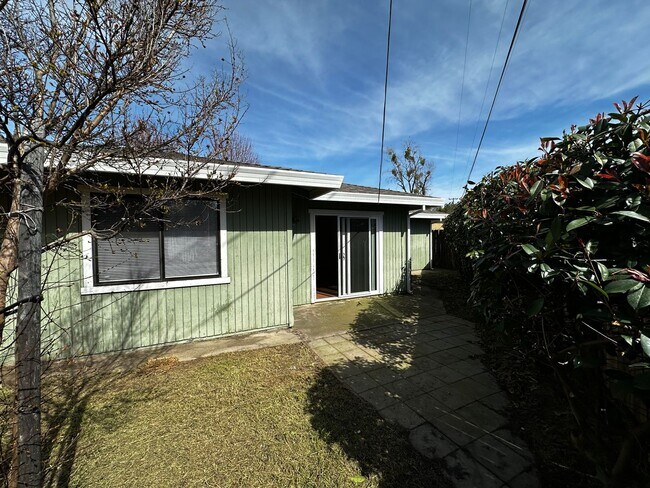 Building Photo - 2720-2724 Bravado Drive