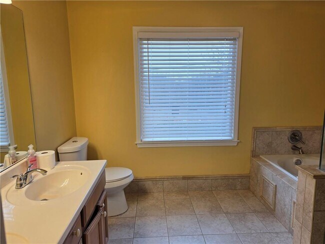 Building Photo - 2631 Bechers Brook