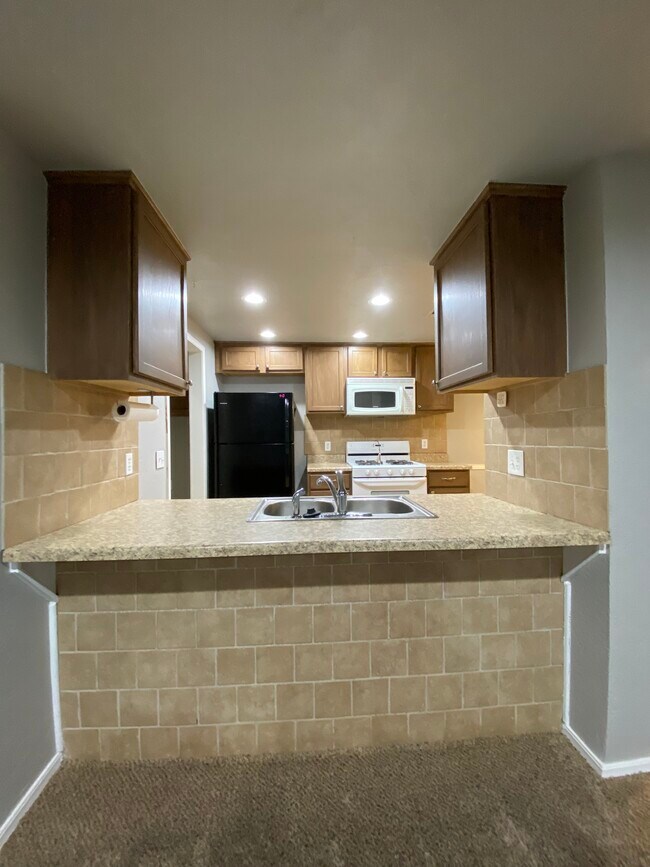 Building Photo - 8309 S Brookline Ave