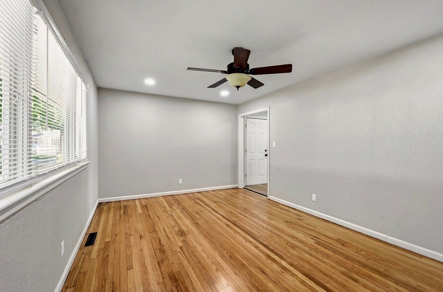 Building Photo - 7317 Elm Ave