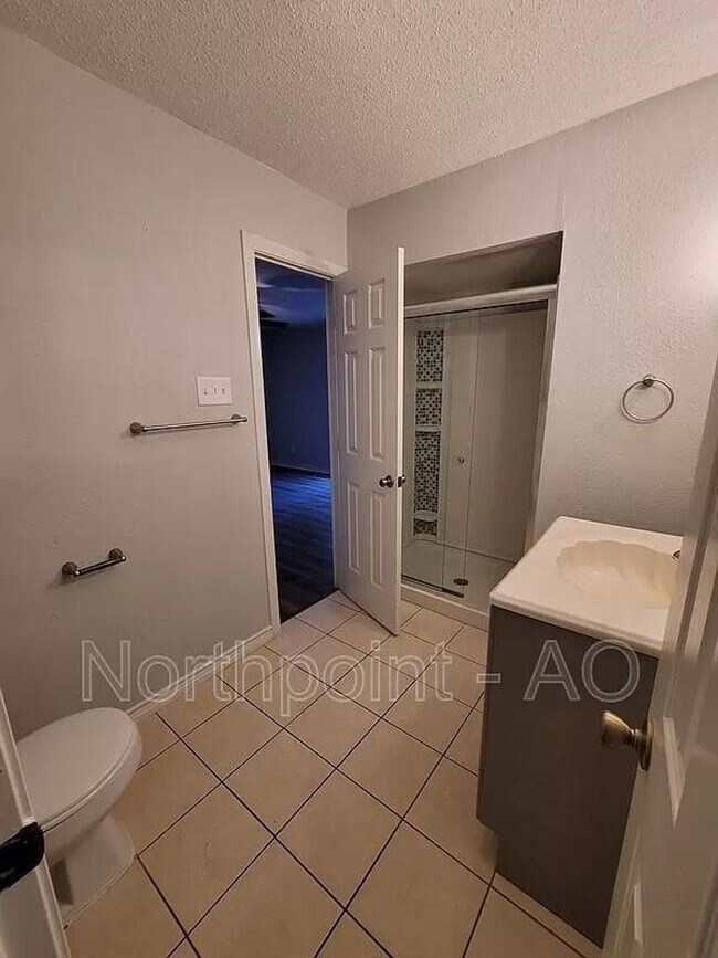 Building Photo - 3 BR/2BA | Renovated Single Family Home |Gated backyard!