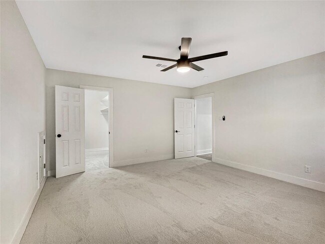 Building Photo - 5034 Oak Shadows Dr