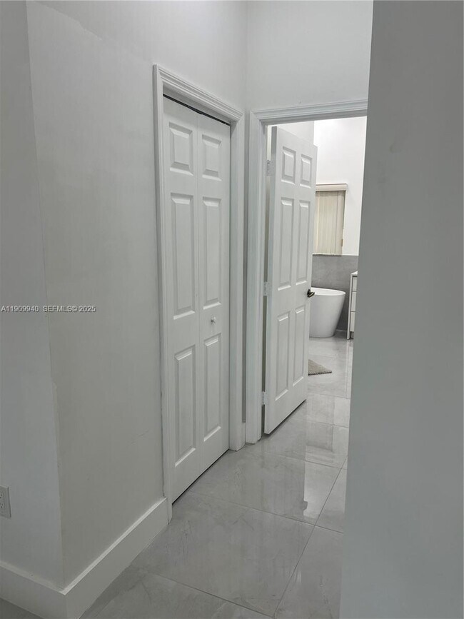 Building Photo - 10664 Paso Fino Dr