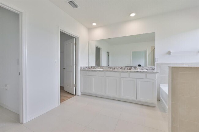 Building Photo - 10819 Charlotte Dr.