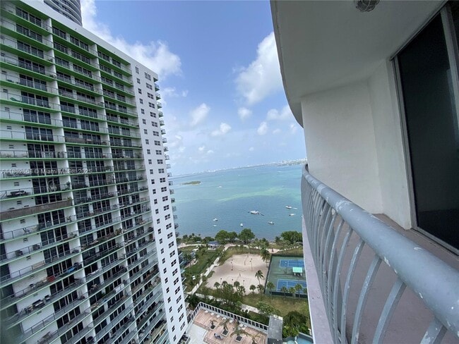 Building Photo - 1750 N Bayshore Dr