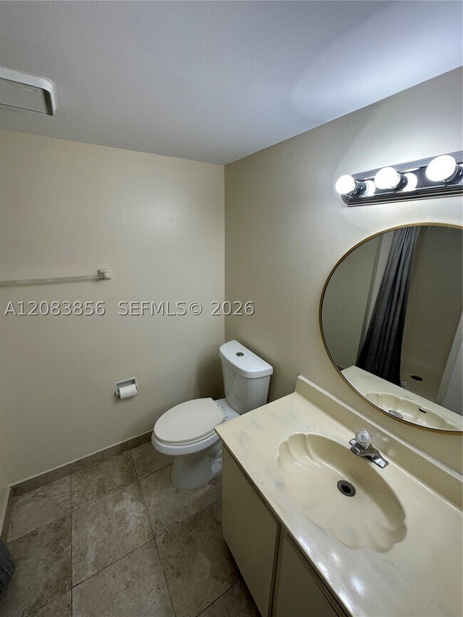 Building Photo - 9435 Fontainebleau Blvd