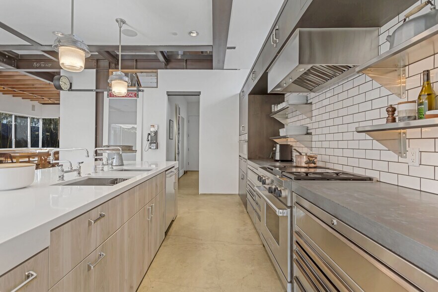 Building Photo - 1028 23rd St