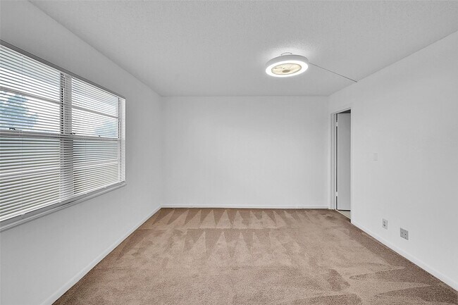 Building Photo - 3402 Bimini Ln