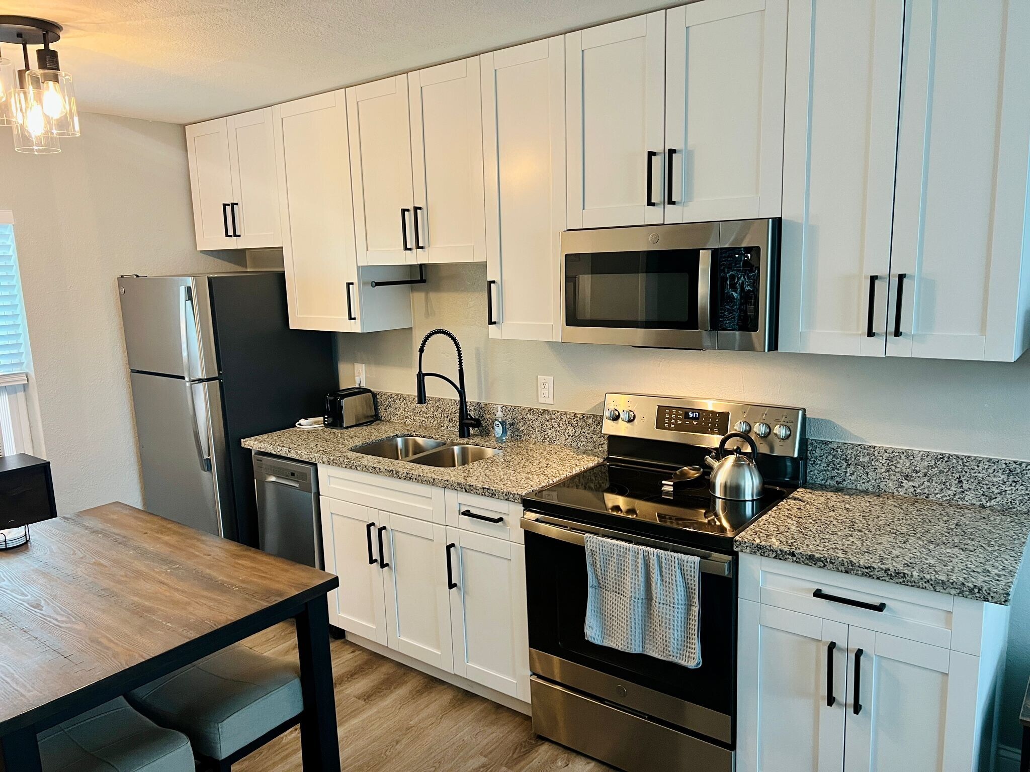 Building Photo - 401 S Mars Ave