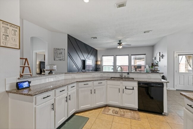 Building Photo - 8222 Groveland Hills Dr