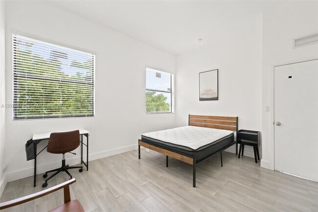 Building Photo - 1544 NW 59th St