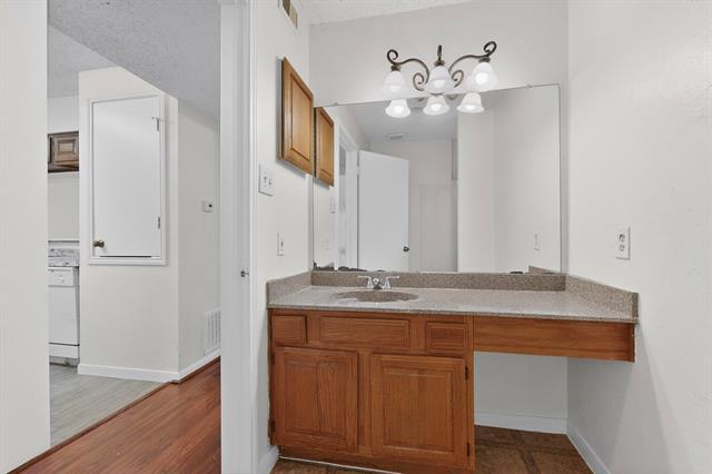 Building Photo - 8545 Midpark Rd