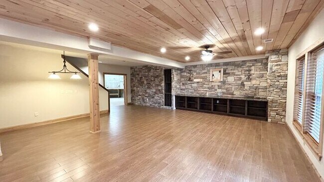 Building Photo - Stunning Cumming Executive Home, Hand Scraped Hardwoods, Custom Upgrades!