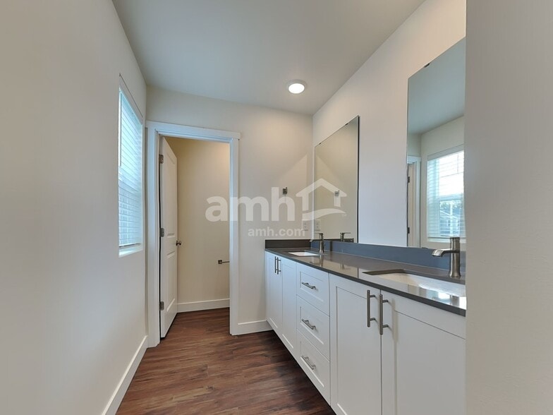 Building Photo - 7707 Verona Lp SW