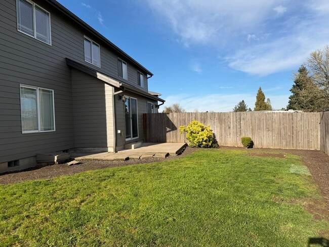 Building Photo - Newer 3 bedrooms 2.5 bathroom townhouse! MOVE IN SPECIAL!