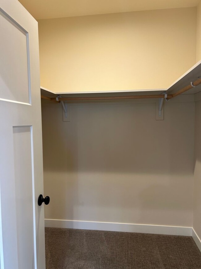 Building Photo - 2Br 2Full Baths and 2 walk in closets-privacy and space. Move in special $500 off first full mont...