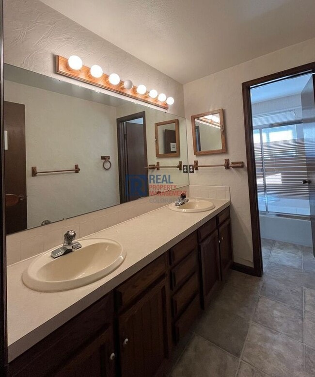 Building Photo - 1605 Flemming Dr