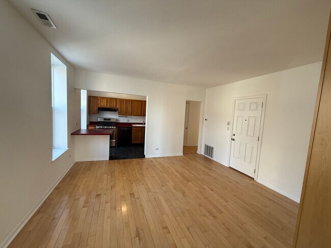 Building Photo - 1401 W Erie St