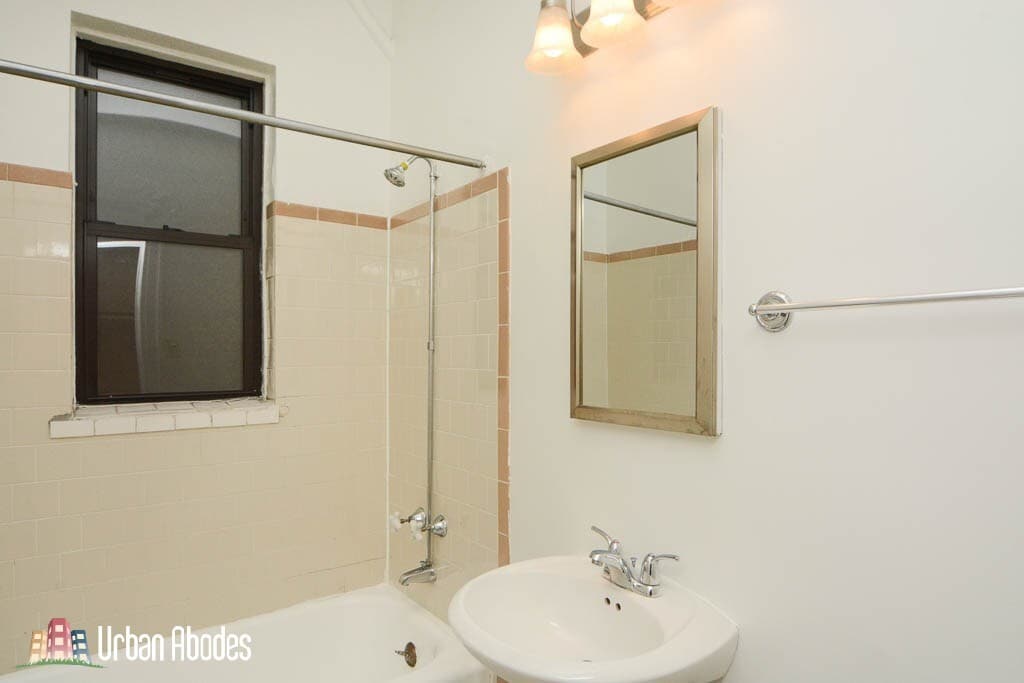 Building Photo - 4627 N Paulina St