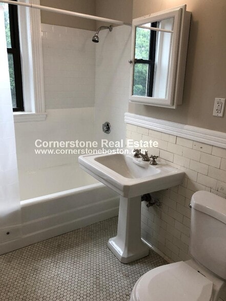 Building Photo - 52 Charlesgate E