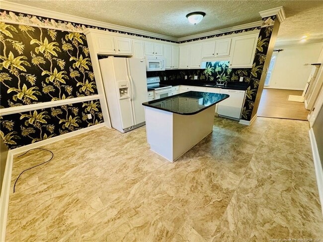 Building Photo - 616 Amberdale W Cir