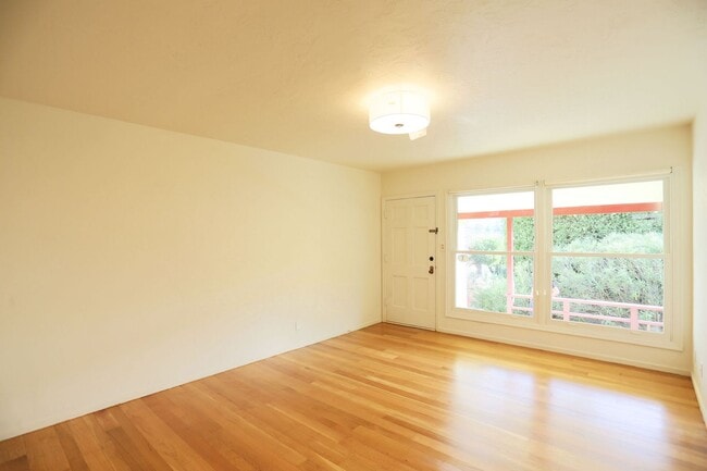 Building Photo - Charming single-story 2BR/1BA home in Mill Valley, Back yard, Storage, Front Porch (11 Alta Vista...