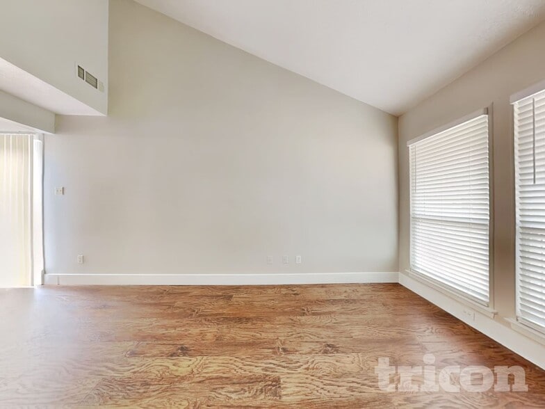 Building Photo - 3702 Deerbrook Dr