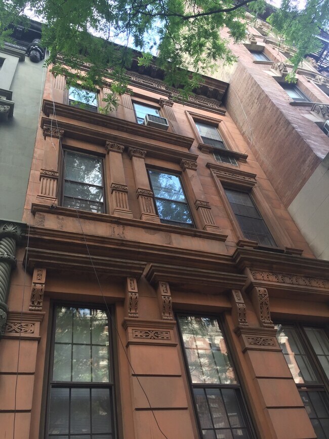 Primary Photo - 316 W 83rd St