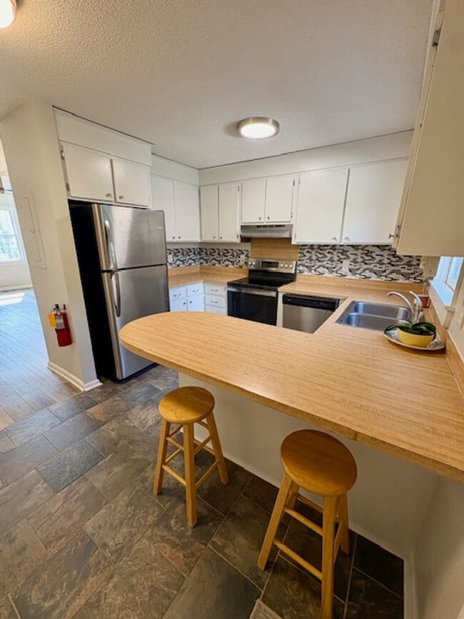 Building Photo - Charming End Unit Two Bedroom Townhome on ...