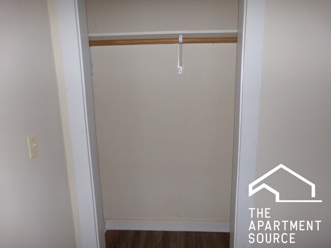 Building Photo - 6574 N Lakewood Ave