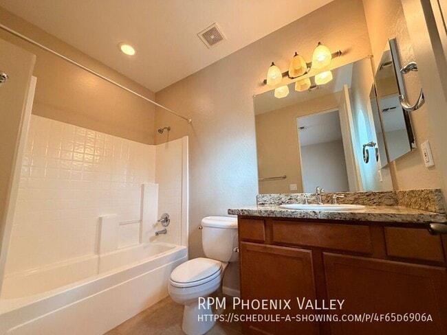 Building Photo - 897 E Roma Ave