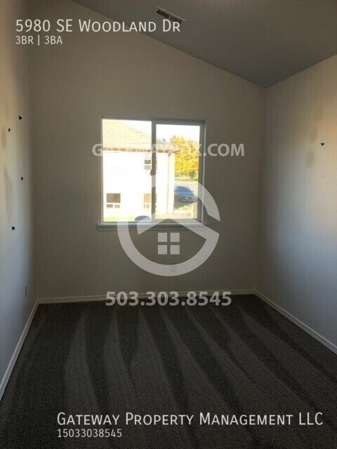 Building Photo - 5980 SE Woodland Dr