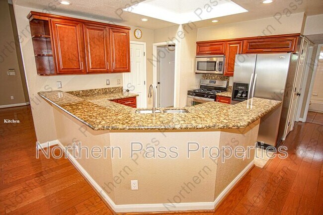 Building Photo - 1316 Desierto Azul Dr