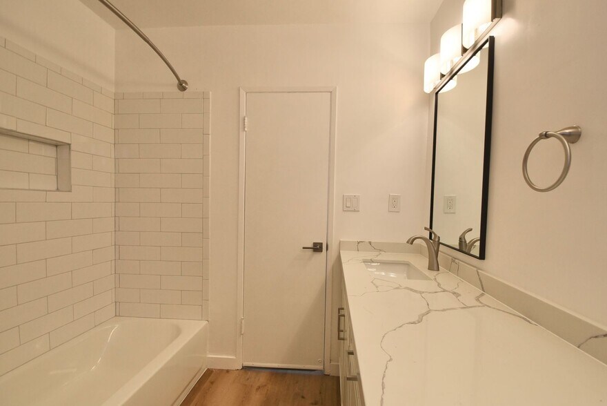 Building Photo - 10855 Morrison St