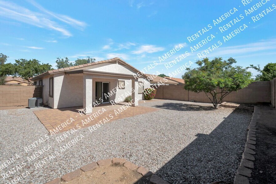 Building Photo - 2739 W Kristina Ave