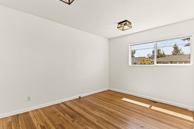 Building Photo - 867 Via Mariposa