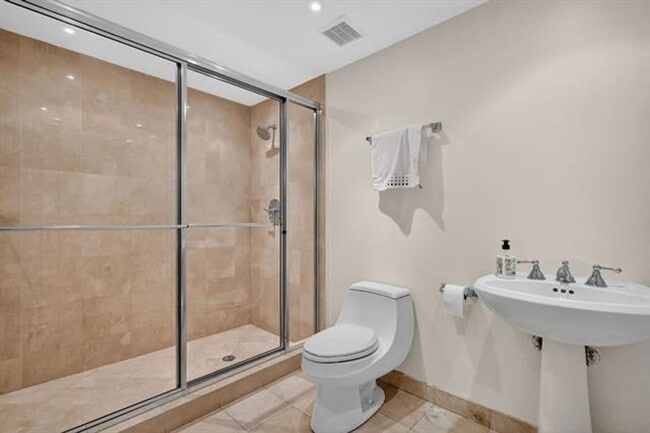 Building Photo - 9595 Collins Ave Ave