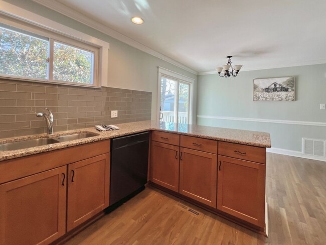 Building Photo - Crafstman-style 4 Bedroom renovated home for lease in Selwyn Park/Madison Park area of Charlotte ...