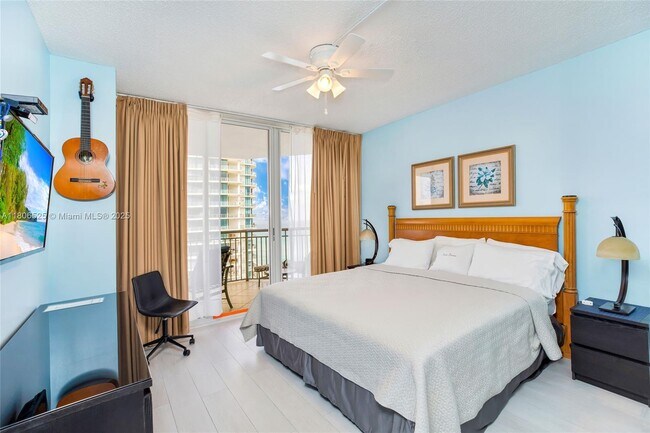 Building Photo - 17375 Collins Ave