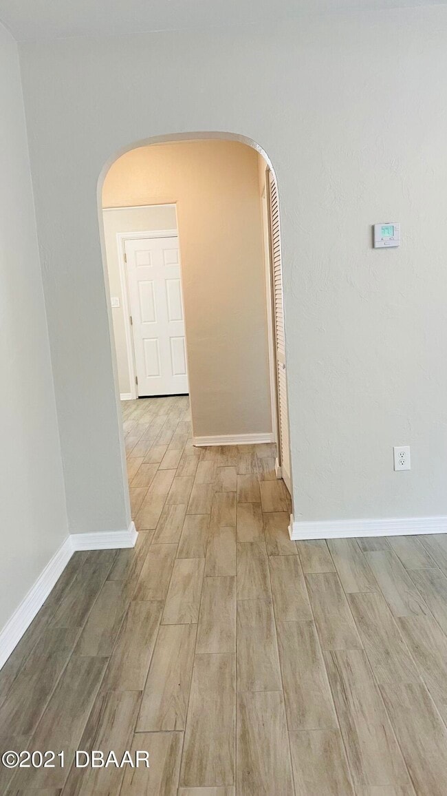 Building Photo - 914 N Wild Olive Ave