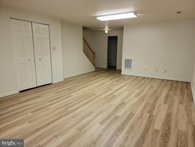 Building Photo - 1926 Thomas Run Cir