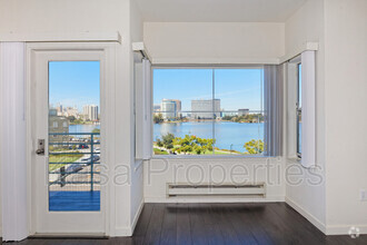 Building Photo - 1524 1st Ave
