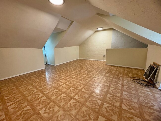 Building Photo - Spacious 4 Bedroom 1 Bathroom Rowhome in R...