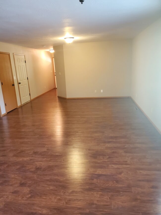 Building Photo - 2952 W Chestnut St